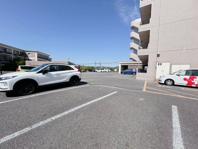 ひまわりやなべの駐車場