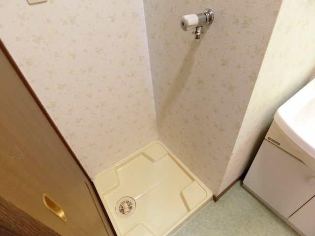 【設備】 | サンパティーク泉中央 | 室内洗濯機置き場には排水パン付き。