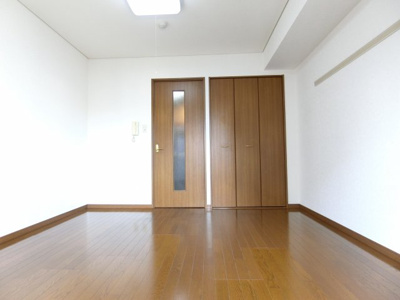 【寝室】 | サンパティーク泉中央 | 南東向きのお部屋です。
