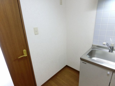 【その他】 | サンパティーク泉中央 | シンクの横には冷蔵庫スペース。