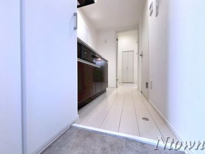 【玄関】 | Yssquare中村公園(ワイズスクエア) | 収納もある玄関です