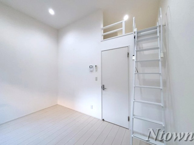 【居間・リビング】 | Yssquare中村公園(ワイズスクエア) | こちらのリビングで趣味の時間をお楽しみください