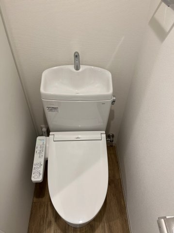 仲介手数料0！！ＬＵＯＲＥ浄心ＥＡＳＴのトイレ