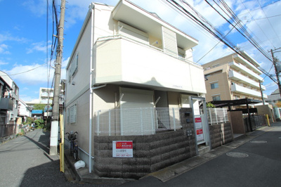２階建て木造アパートです