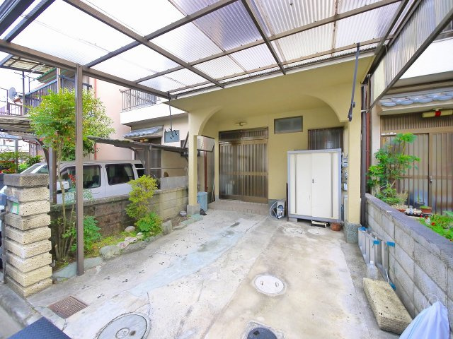 富堂町戸建の駐車場