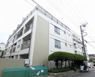 【外観】 | 総戸数５８戸、昭和４６年１月築、駅や商業施設まで徒歩５分の便利な立地♪