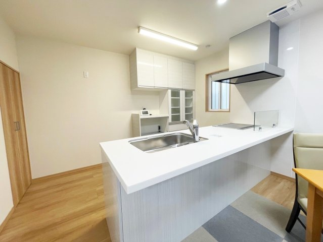 京都市伏見区羽束師古川町　未入居物件の居間・リビング