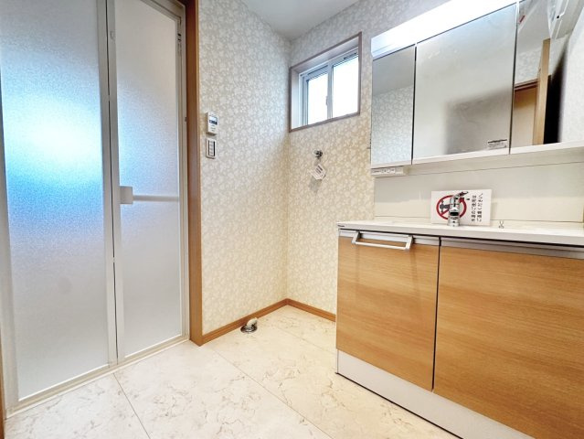 京都市伏見区羽束師古川町　未入居物件の独立洗面台