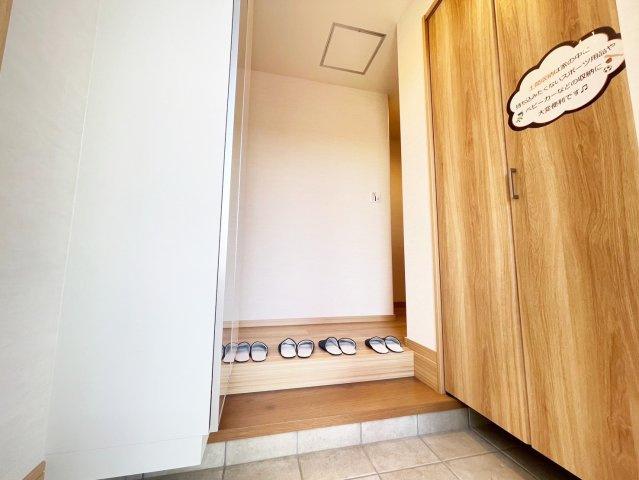 京都市伏見区羽束師古川町　未入居物件の玄関