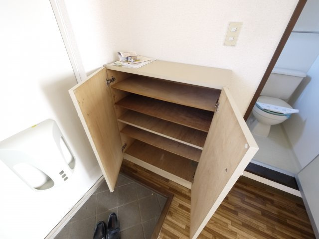 ヒルズミヤマの玄関|落ち着いた玄関です