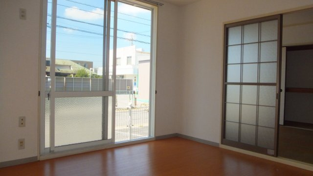 アーバン坪井の居間・リビング|日当り良好のお部屋です。
