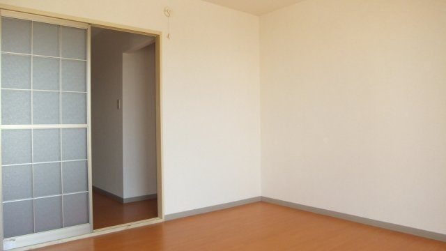 アーバン坪井の寝室|住環境良好です。
