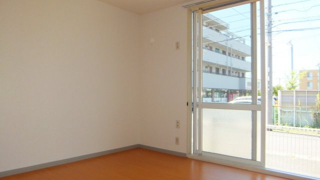 アーバン坪井の居間・リビング|地上デジタル放送対応しております