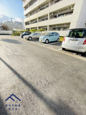 アーベインルネス諸岡_壱号棟の駐車場