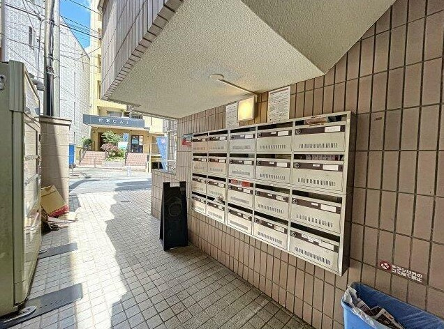 ロイヤルプレイス南町のエントランス