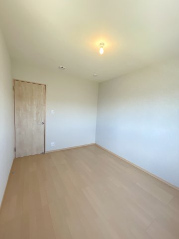 京都市伏見区羽束師古川町　未入居物件の洋室