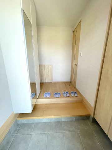 京都市伏見区羽束師古川町　未入居物件の玄関