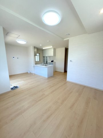 京都市伏見区羽束師古川町　未入居物件の居間・リビング