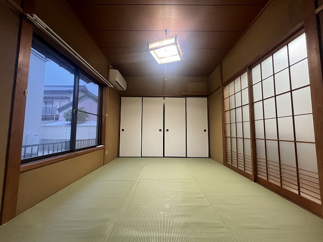 常滑市樽水町3丁目貸家の居間・リビング