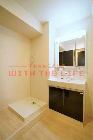 Tiara（ティアラ）本町【キャッシュバック対象物件】の洗面所|明るい洗面所です