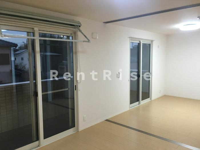 ロイヤルガーデン なでしこ館 Dのエントランス