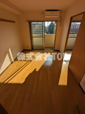 【内装】 | ヴィラ・フロレスタ | 洋室6.6帖