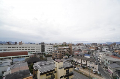 【展望】 | コープ野村西旭町（リノベ済） | 【ベイエリア眺望】
瀬戸の島々が見え隠れする本物件。
西側は宮島方面、東側は宇品港。
恐らく、どちらの花火大会も見えたのでは無いでしょうか。
残念なのは、宮島の花火大会が終了してしまったことです。