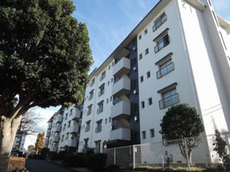 【外観】 | 総戸数６００戸、昭和４４年７月築、管理人は日勤勤務につき管理体制良好です♪