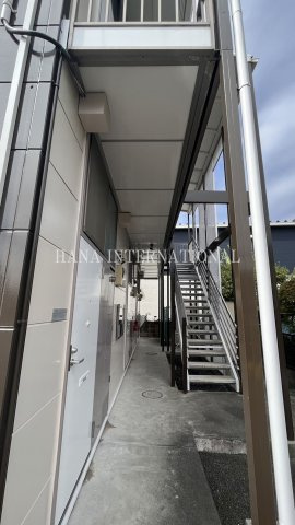 レオパレスドルフのエントランス