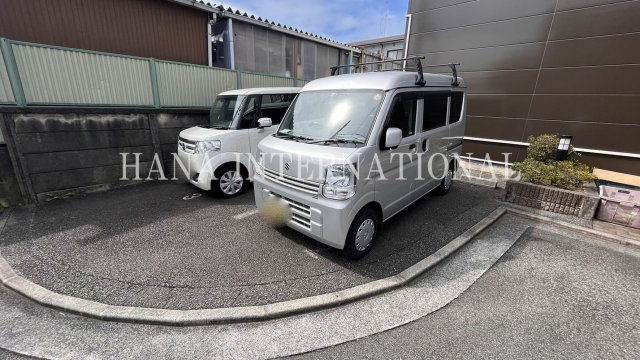 レオパレスドルフの駐車場