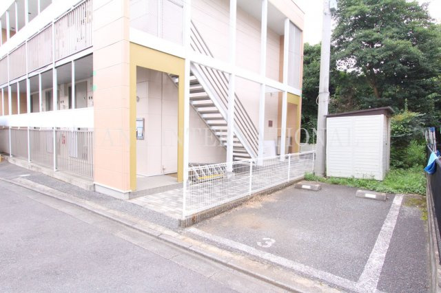 ルミェールの駐車場