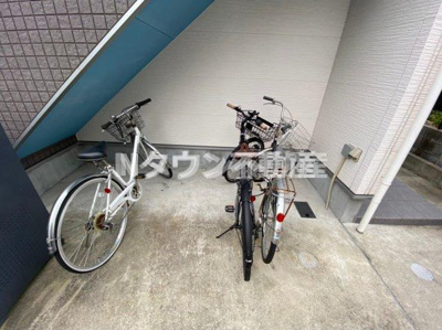 【その他共用部分】 | Casa kamiyu | 自転車置き場です