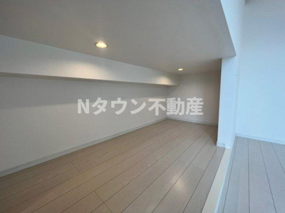 【居間・リビング】 | Casa kamiyu | こちらの居間で趣味の時間をお楽しみください