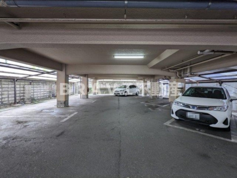 モリロンビル BRAVI不動産の駐車場|【モリロンビル】