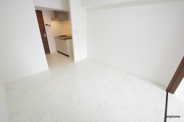 CIFI大阪天満　仲介手数料無料の居間・リビング