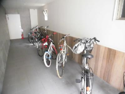 ドーリアNIJO駅東（ドーリア二条駅東）の駐車場|駐輪場