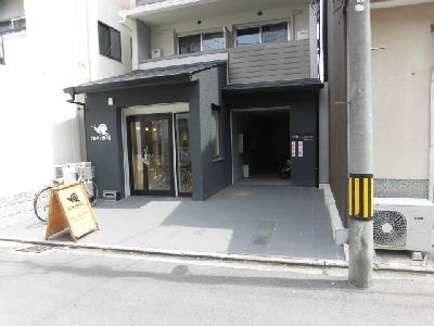 ドーリアNIJO駅東（ドーリア二条駅東）のエントランス