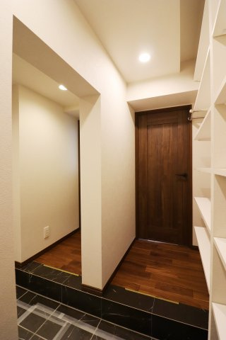 【外観】 | シャンボール目黒 2F | ●SICにはコート掛けを設置しています！●城南五山“池田山”エリア！