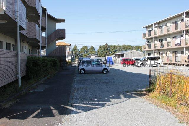 ピアコート旭21の駐車場