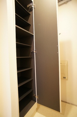 リブリ・Eminence柿の木台の玄関