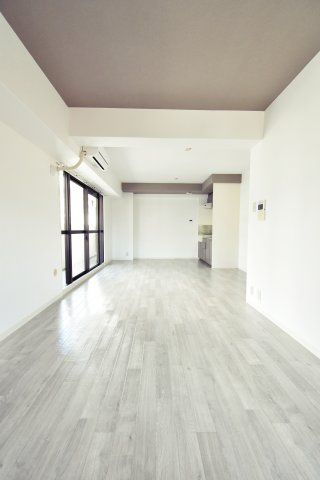 ファミーユ桜川の居間・リビング