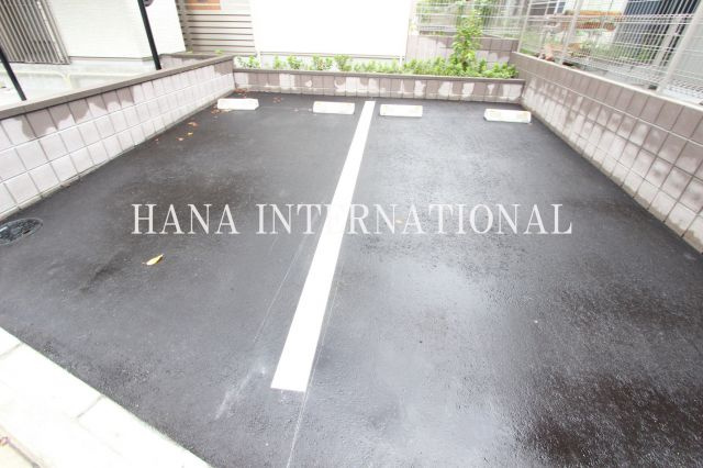 クレイノメイプルの駐車場