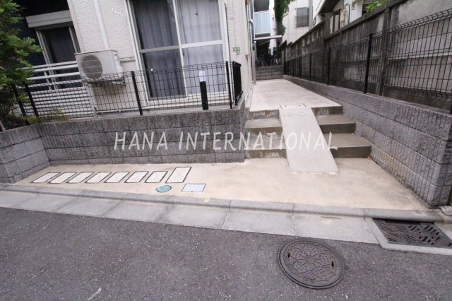 ヒルズ羽根木のエントランス
