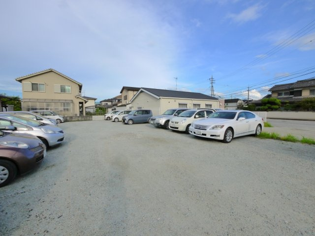 三宅町伴堂モータープールの外観|落ち着いた雰囲気の外観です