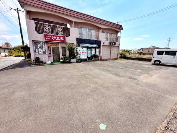 金子博幸店舗の駐車場