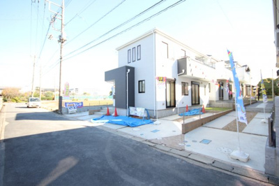 【前面道路含む現地写真】 | 三郷市彦江　全3棟　PLAN1 | 前面道路含む現地写真です