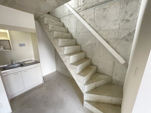 ＰＳＲ矢作町の内装|居室内に階段あります