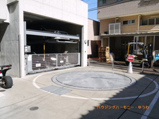 【駐車場】