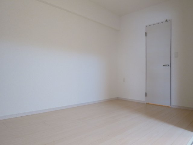 【洋室】 | モンレーヴ博多駅南 | 使い勝手のいい洋室です