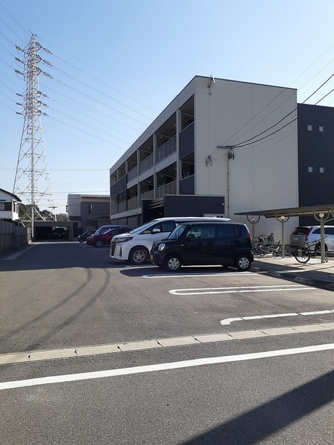 サンハウス宮池の駐車場